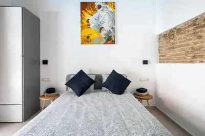a bedroom with a bed and a painting on the wall at Maison avec piscine à Valencia in Valencia