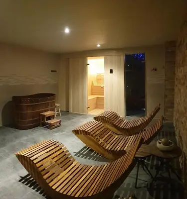 a living room with two wooden chairs and a couch at Casa Cosy in Serra