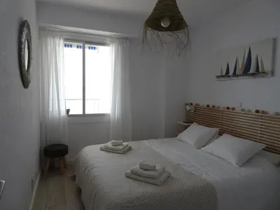 a bedroom with a bed with two towels on it at Primera linea - Descanso Sol y Mar in Cullera