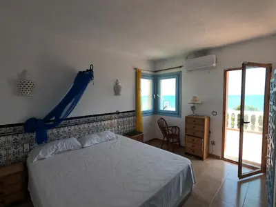 a bedroom with a bed with a blue slide on the wall at Oasis en la playa: piscina y relax in Cullera