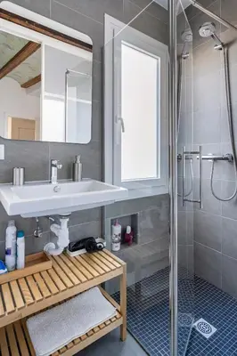 a bathroom with a sink and a shower at Céntrica y encantadora vivienda. in Valencia