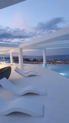 a white bed on the roof of a building at Apartamento con vistas en Gran Canet in Canet de Berenguer