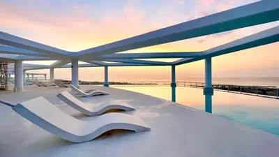 a view of a pool of water with aitatingitatingitatingitatingitatingitatingitating at Apartamento con vistas en Gran Canet in Canet de Berenguer