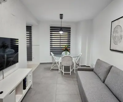 a living room with a couch and a table and chairs at Apartamento en Les Alqueries con aire acondicionado in Alquerías del Niño Perdido
