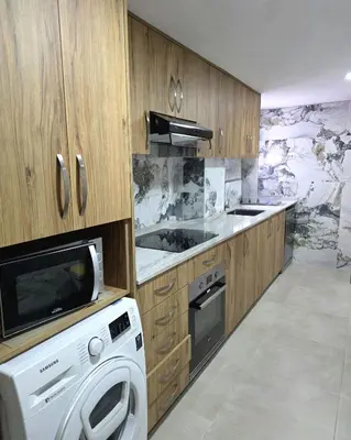 a kitchen with a washing machine and a washer at Vivienda Particular Cerca de Valencia in Paterna