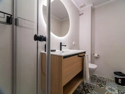 a bathroom with a sink and a mirror at MD Iturbi Jardin Turia in Valencia