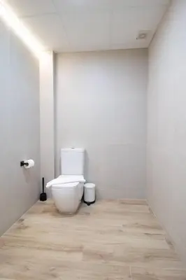 a bathroom with a white toilet in a room at Maritim 1 by Concept Flats in Valencia