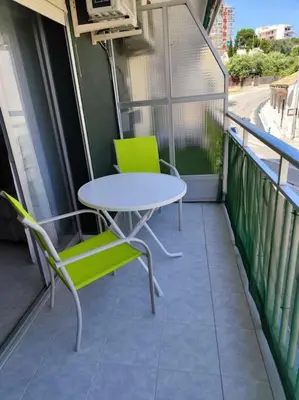 a balcony with a table and chairs on a balcony at Encantador piso cerca de la playa en Cullera in Faro de Cullera