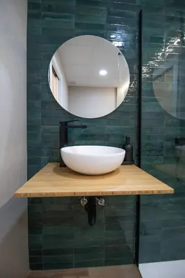 a bathroom with a sink and a mirror at Maritim 2 by Concept Flats in Valencia