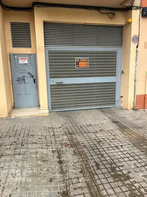 a garage with two doors on the side of a building at Apartamento cómodo y espacioso con parking in Valencia
