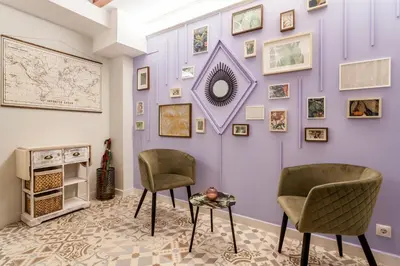 a room with purple walls and two chairs and a table at LOFT RUZAFA PLUS in Valencia