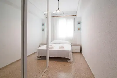 a hospital room with a bed and a mirror at Global Vacacional, Apartamento en primera línea de playa, Canet de Berenguer in Canet de Berenguer