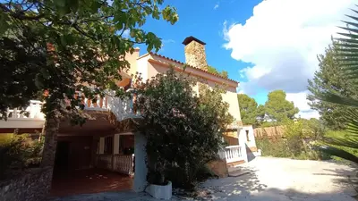 a house with a tree in front of it at Chalet El Tochar in Valencia