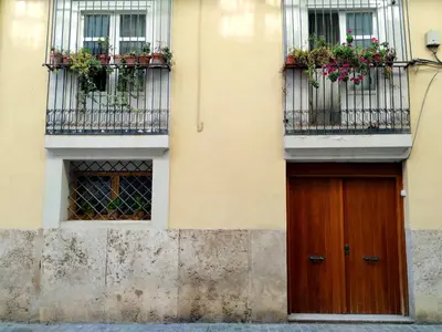 a building with two balconies and a wooden door at Estudio Pino en casco antiguo VALENCIAYOLE in Valencia