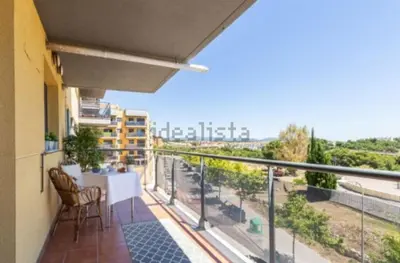 a balcony with a table and chairs and a view at Vacaciones perfectas. in Paterna