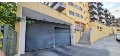 a building with a garage door in front of a building at Vacaciones perfectas. in Paterna