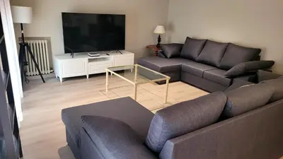 a living room with a couch and a tv at La Casa Alandí con garaje privado in Sagunto