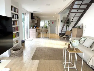 a living room with a couch and a table at Casa Del Mar, piscina privada frente al mar in Cullera