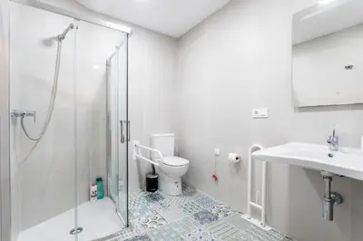a bathroom with a shower and a toilet and a sink at 10 pax, AC, Wifi gratis, Ciudad Artes y Ciencias in Valencia