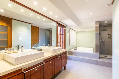 a bathroom with two sinks and a shower and a tub at Dolce Vita B&B - Only Adults in Valencia