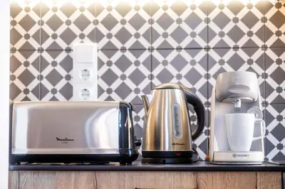 a coffeemaker and a coffee maker on a counter at BrightHouse with Warm and Friendly Vibes in Valencia