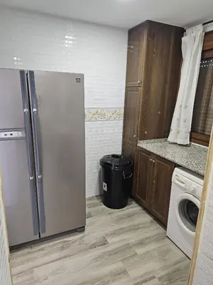 a kitchen with a refrigerator and a washing machine at EL ARA DE LOS ORISHAS in Siete Aguas