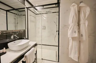 a bathroom with a sink and a shower at ESTIMAR Valencia in Valencia