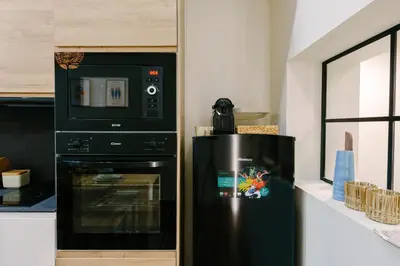 a black refrigerator and a microwave in a kitchen at La Peregrina in Valencia