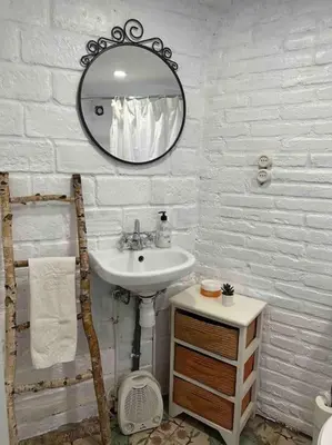 a white bathroom with a sink and a mirror at Cozy apartamento en Ruzafa para 2-3 personas con aire acondicionado y salida directa a terraza in Valencia