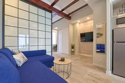 a living room with a blue couch and a table at Buenos Aires Blues in Valencia
