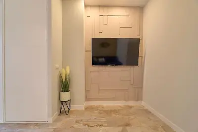a hallway with a television and a vase of flowers at Buenos Aires Blues in Valencia