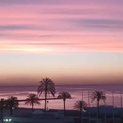 Precioso apartamento con vistas al mar. Piscina.