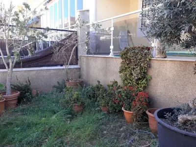 a garden with potted plants next to a wall at Amanecer marino, solo a 5 minutos andando de la playa in Puzol