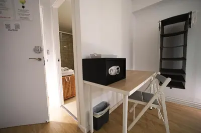 a room with a desk with a television on it at Casa Ross en Ruzafa in Valencia