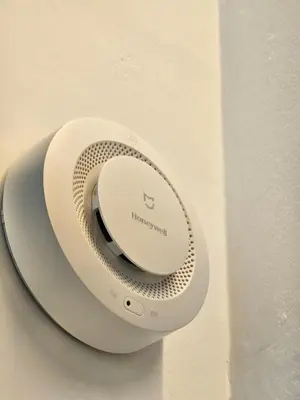 a thermostat on the side of a wall at Bear Homes - Olimpia Suite in Valencia