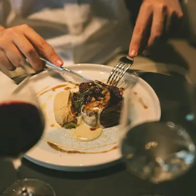 a person is eating a dessert on a plate at ESTIMAR Marina Farnals in Puebla de Farnals