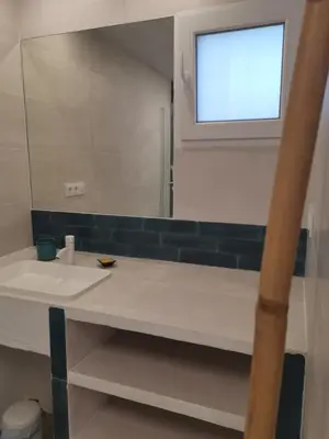 a bathroom with a sink and a mirror at Relais Pollo Loco in Valencia