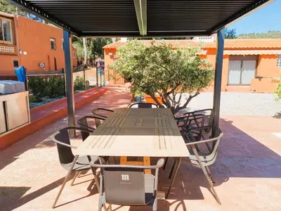 a picnic table with chairs and a tree on a patio at Relais Pollo Loco in Valencia