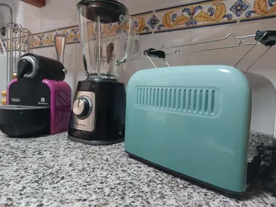 a blender sitting on top of a counter at CANET PLAYA MAGNIFICO APTO FAMILIAR con PISCINA y GARAJE in Canet de Berenguer