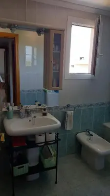 a bathroom with a sink and a tub and a mirror at CANET PLAYA MAGNIFICO APTO FAMILIAR con PISCINA y GARAJE in Canet de Berenguer