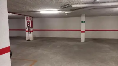 a room with a red and white stripe on the wall at CANET PLAYA MAGNIFICO APTO FAMILIAR con PISCINA y GARAJE in Canet de Berenguer