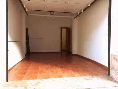 an empty room with a tile floor and a mirror at Vivienda Planta Baja in Algemesí