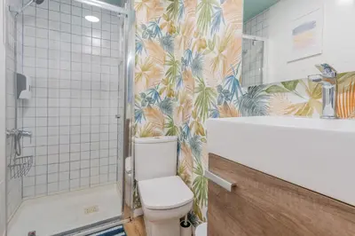 a bathroom with a toilet and a shower at Alojamiento Náutico Junto a la Playa Malvarrosa in Valencia