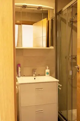 a bathroom with a sink and a shower at Piso en el centro in Valencia