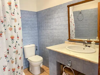 a bathroom with a toilet and a sink at Piso en Vall de Almonacid con vistas, aire acondicionado, Wifi y Smart TV in Vall de Almonacid