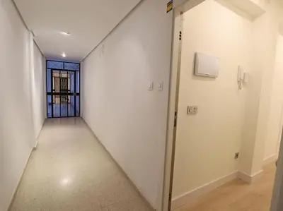 an empty hallway with a door and a window at Impresionante Apartamento 3 habitaciones by Hometels in Puerto de Sagunto