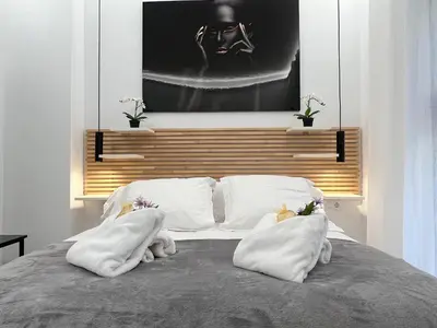 a bedroom with a bed with white pillows at Apartamento en la Gran Manzana in Valencia