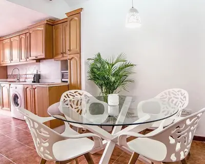a dining room with a glass table and chairs at Apartamento con Terraza cerca de la Estación del Nord in Valencia