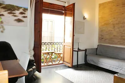 a living room with a couch and a balcony at Apartamento reformado cerca de la Plaza Redonda in Valencia