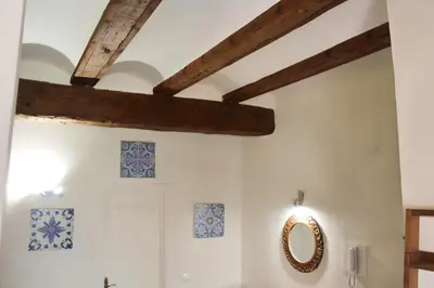 a room with blue and white tiles on the walls at Apartamento reformado cerca de la Plaza Redonda in Valencia